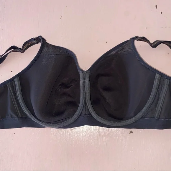 Empirente Sports Bra Sparkly Strap Details, Keyhole Bead, Underwire High Impact